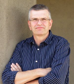 chris exterior p5041439_300